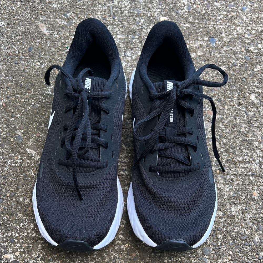 Nike Men's Revolution 5 Black and White Running Shoes
